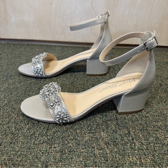 Betsey Johnson sz 8 wide 8W embellished toe strap block heel sandal formal party - Picture 6 of 12